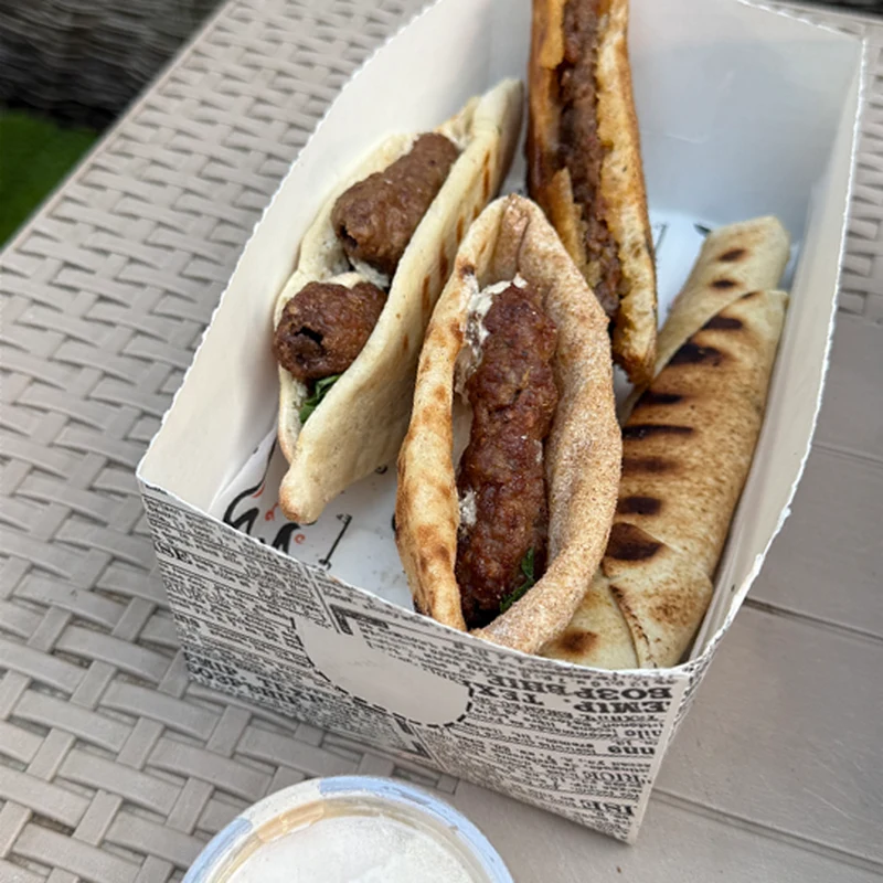 عرض 2 كفتة + 1 شيش + نص حواوشي